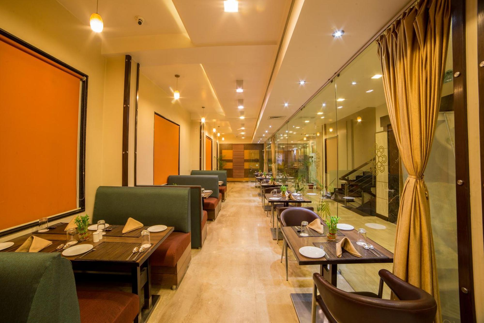 Amantra Comfort Hotel Udaipur Buitenkant foto